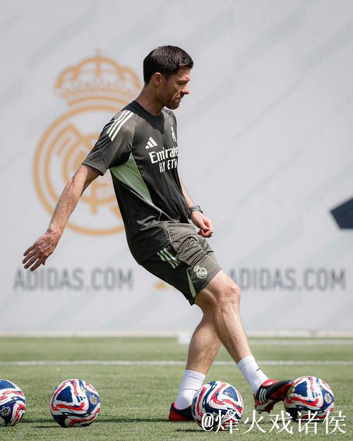 阿韦洛亚：俱乐部和我沟通接替阿隆索？没有，阿隆索很出色