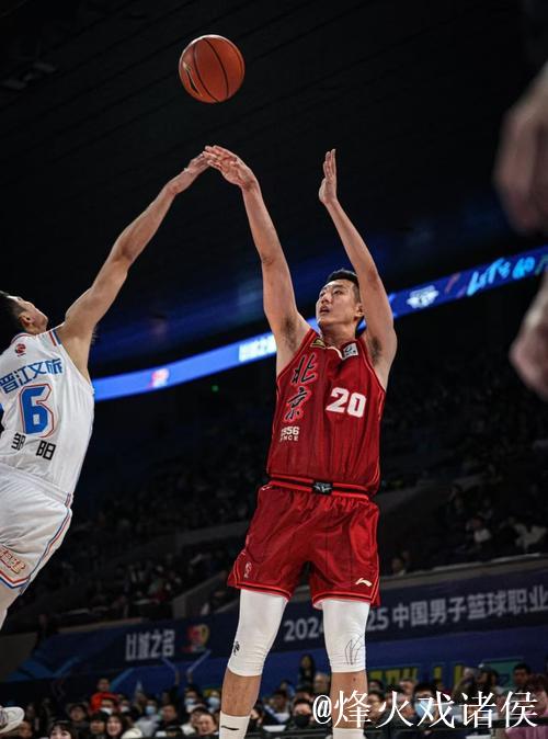 翟晓川全场出战18分钟,投篮3中1得到4分6篮板 翟晓川全场出战18分钟,投篮3中1得到4分6篮板