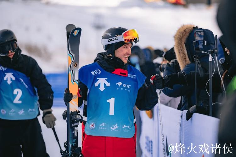 世界杯崇礼站：中国自由式滑雪空中技巧队豪取三枚金牌